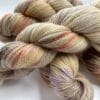 Handgeverfd sokkengaren garen. Superwash Merino, nylon en stellina glitter. Muad'dib'.