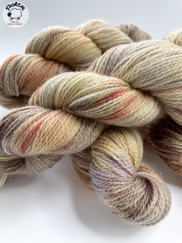 Handgeverfd sokkengaren garen. Superwash Merino, nylon en stellina glitter. Muad'dib'.