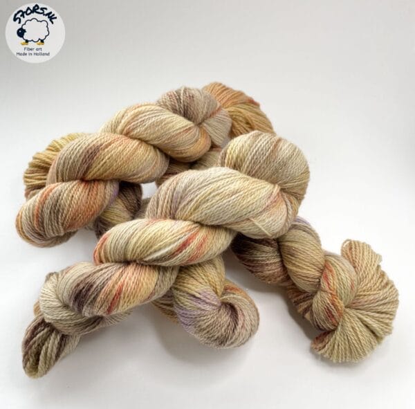 Handgeverfd sokkengaren garen. Superwash Merino, nylon en stellina glitter. Muad'dib'.