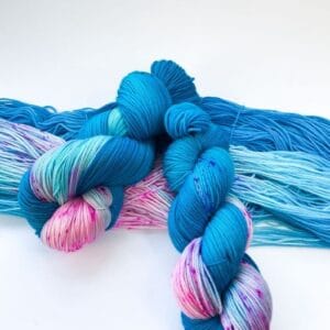 Handgeverfd superwash Merino en nylon fingering weight garen 'Pino op de kermis'