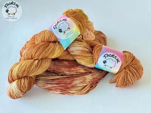 Handgeverfd Merino/Nylon garen "I like my sugar with coffee and cream".