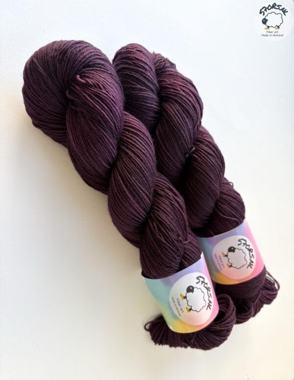 Semi solid superwash Merino yarn. ‘Aubergine’.