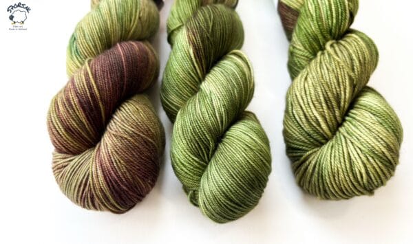 72933571-14EF-41AB-AF9B-3B16C6DB119E Avocadosoep – zachtgroen merino sok- of DK-garen