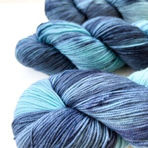 Twin Peaks – Hand-Dyed Merino Yarn in Cool Blue
